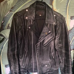 Pelechecoco lived in leather jacket women’s sz L